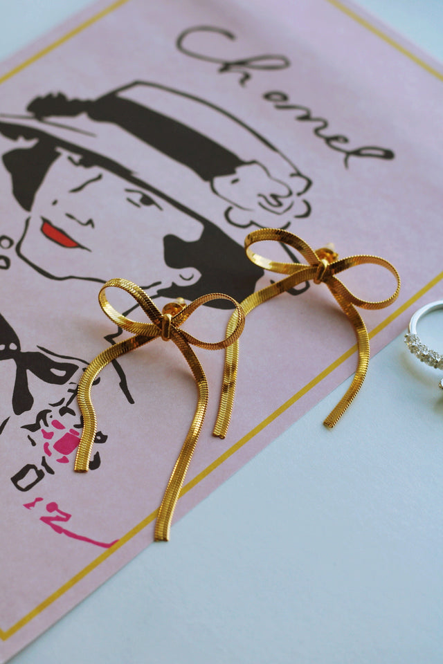 BRIT BOW EARRINGS IN GOLD (WATERPROOF & 18K GOLD PLATED)