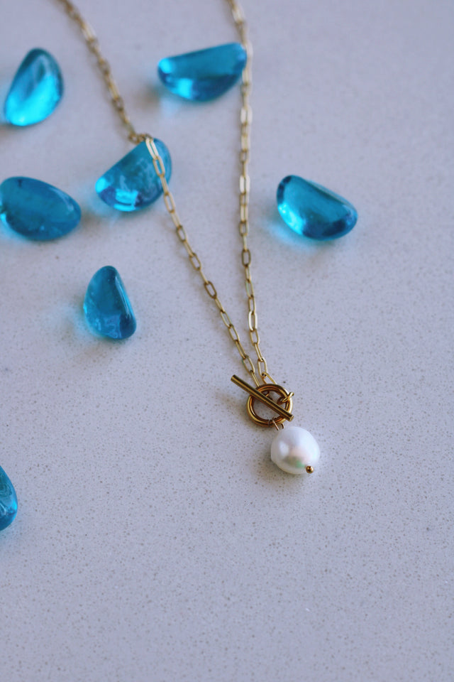 BAROQUE PEARL PENDANT NECKLACE (WATERPROOF & 18K GOLD PLATED)