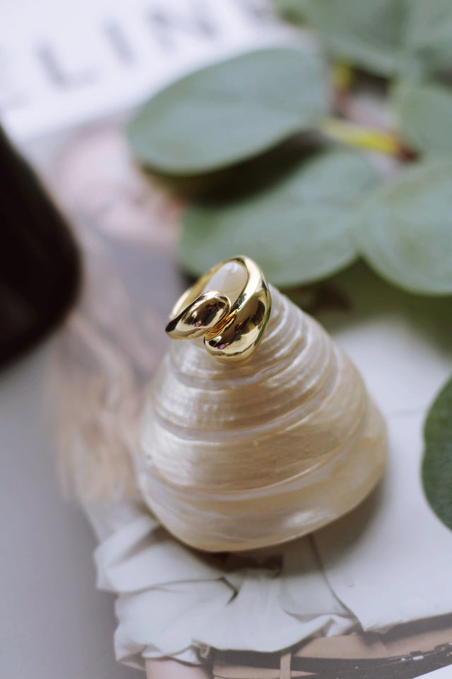TEARDROP RING IN GOLD (WATERPROOF & 18K GOLD PLATED)