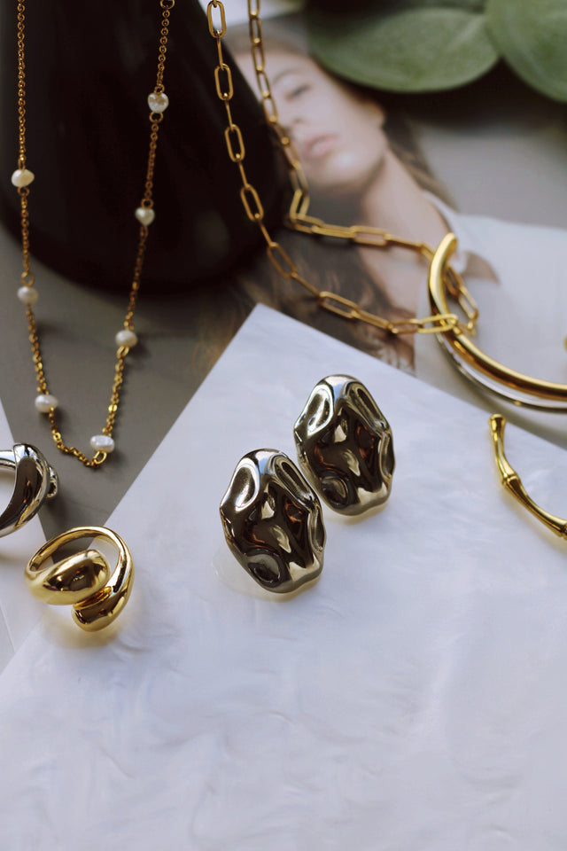 PETROS EARRINGS IN WHITE GOLD - FINAL SALE (WATERPROOF & 18K WHITE GOLD PLATED)