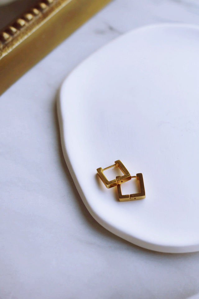 SIA SQUARE HOOPS IN GOLD (WATERPROOF & 18K GOLD PLATED)