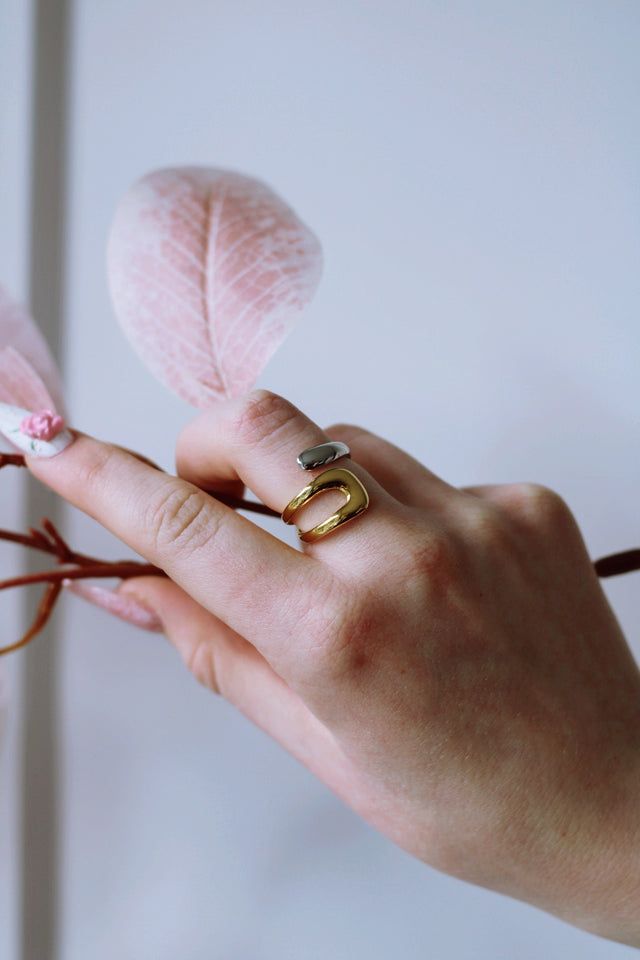 THAYA RING (WATERPROOF & 18K GOLD & WHITE GOLD PLATED)
