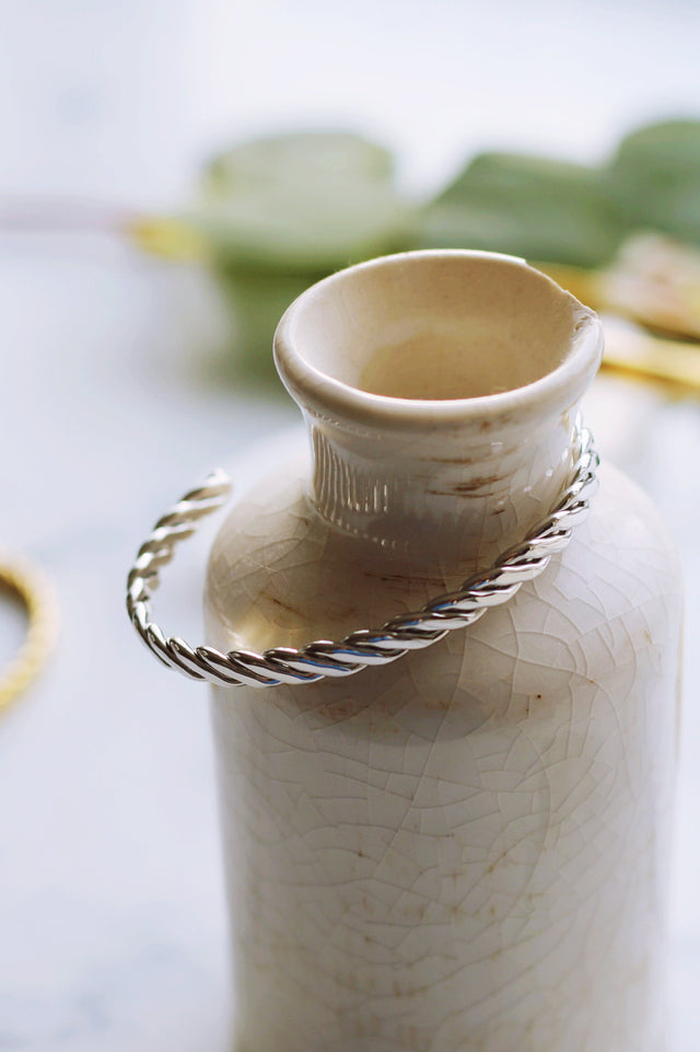 GEO CUFF IN WHITE GOLD (WATERPROOF & 18K WHITE GOLD PLATED)
