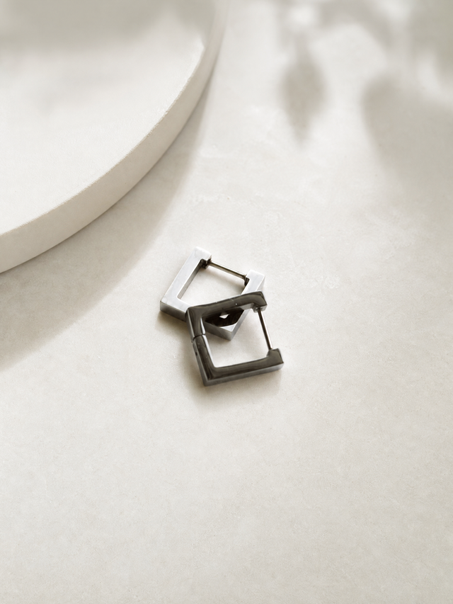 SIA SQUARE HOOPS IN WHITE GOLD (WATERPROOF & 18K WHITE GOLD PLATED)