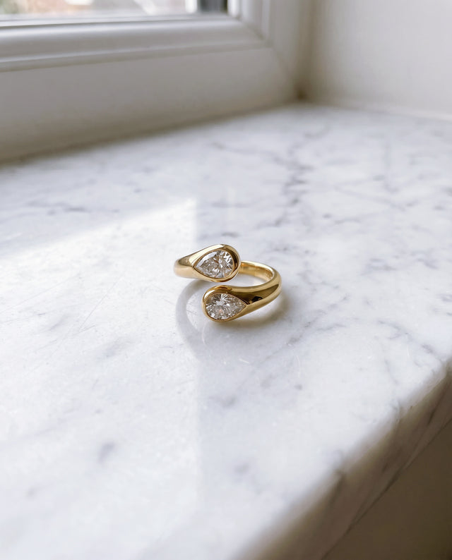 THE LUMINA TEARDROP RING (WATERPROOF & 18K GOLD PLATED)