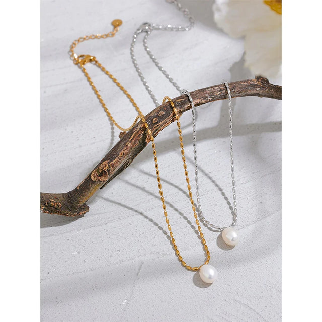 LORNA PEARL NECKLACE IN WHITE GOLD (WATERPROOF & 18K WHITE GOLD FILLED)