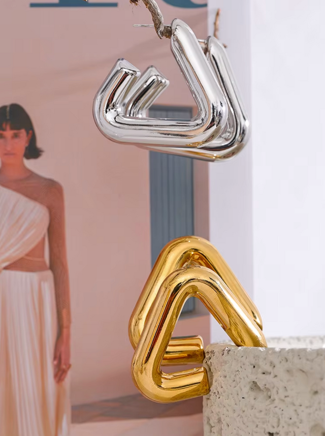 TATUM TRIANGLE EARRINGS IN WHITE GOLD (WATERPROOF & 18K WHITE GOLD PLATED)