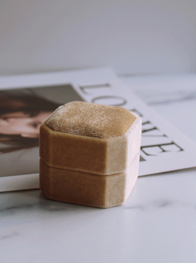 TAUPE FELT RING HOLDER